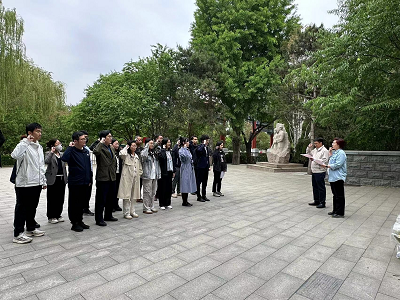華夏金租與北京信托聯合開展陶然亭公園紅色教育主題團青活動